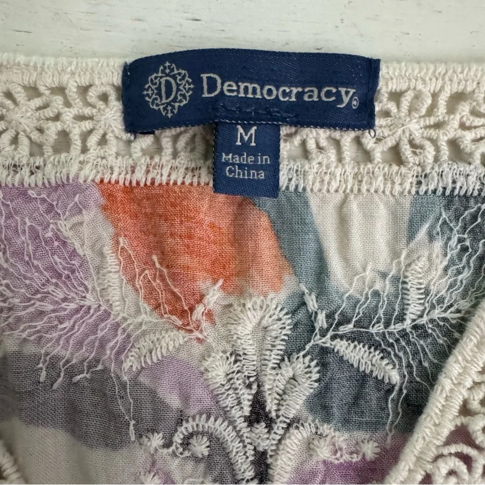 Democracy Three Quarter Sleeve V-Notch Neck Peplum Crochet Printed Woven Top M - Picture 13 of 15